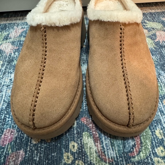 UGG tan platform mules - Picture 3 of 7